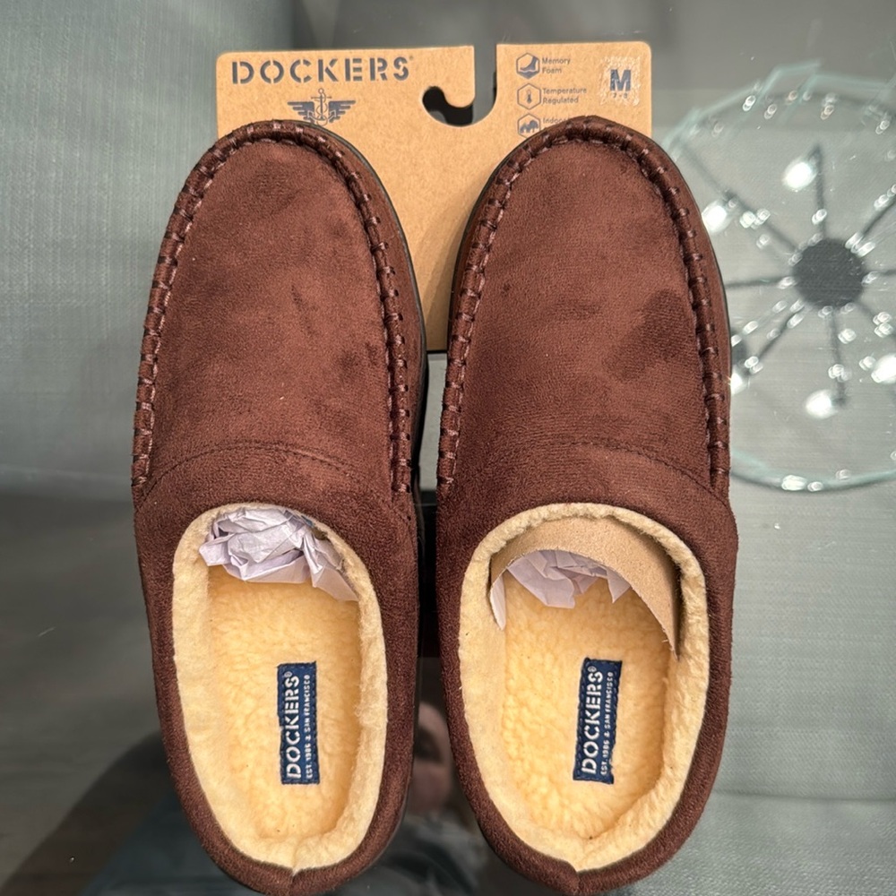NWT Dockers Men’s Brown Slippers Memory Foam Indoor & Outdoor Size Medium (7-8)